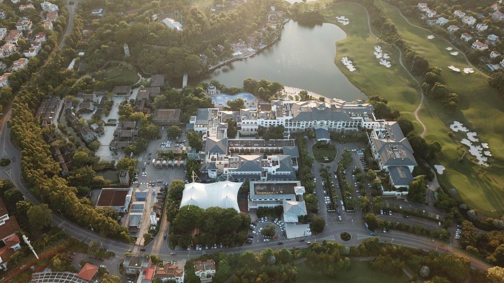 清遠金沙湖畔皇冠假日酒店